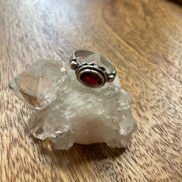 Vintage Sterling silver and garnet ring , size approx 4.5 - 5 - Picture 8 of 13